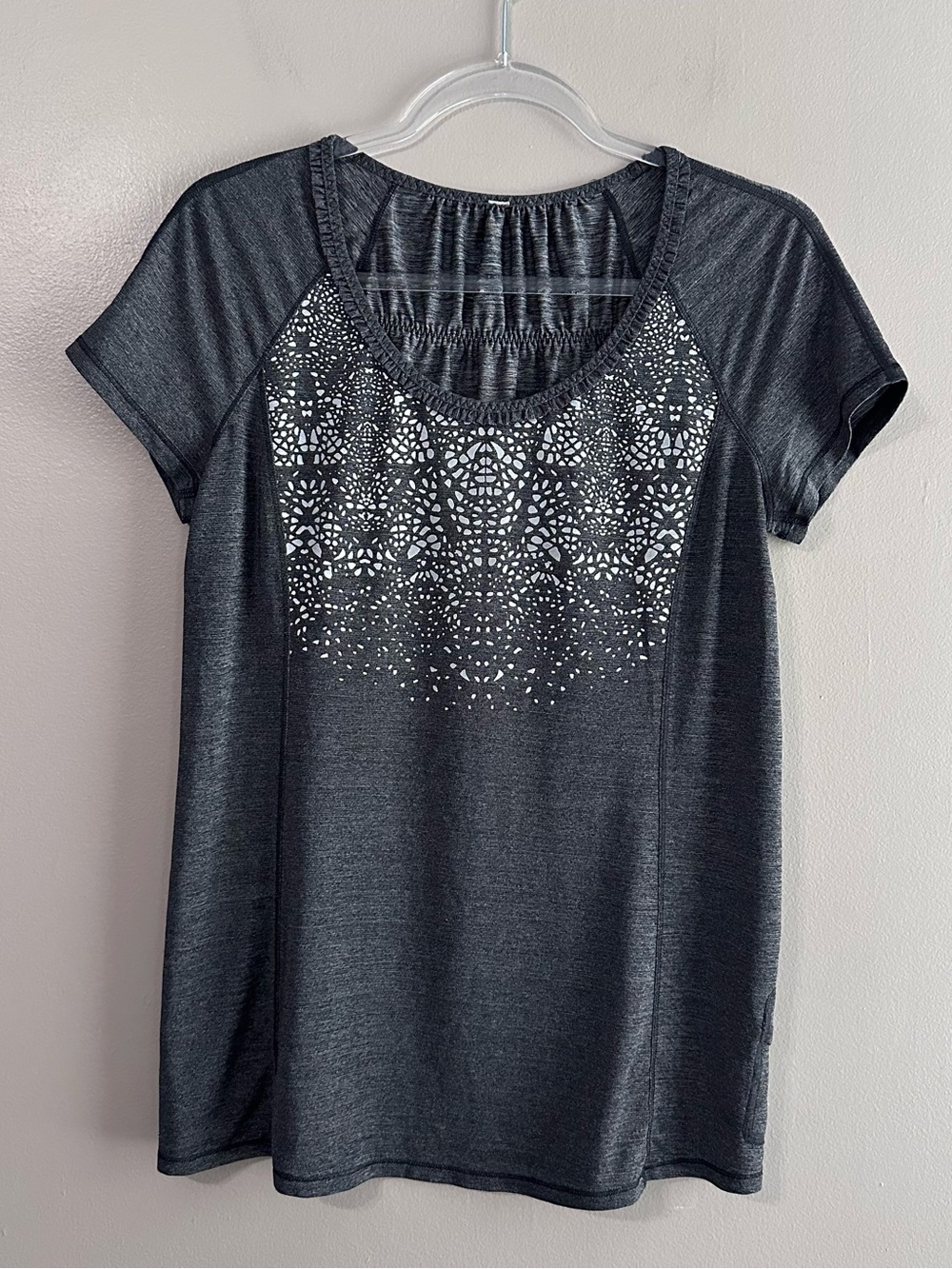 Lululemon Gray Run Wild Short Sleeve Athletic Stretch Workout Shirt Womens 6